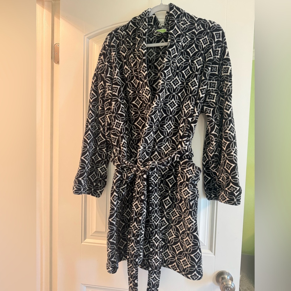 Vera Bradley Concerto Hooded Fleece Robe EUC Black & White sz S/M